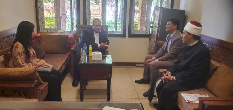 سفير مصر بدار السلام يتفقد سير العملية التعليمية بالمركز الإسلامي المصري بتنزانيا