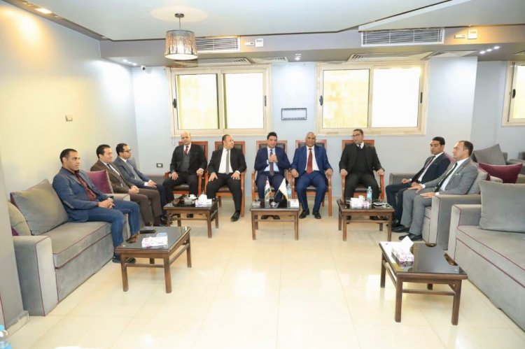 "عبدالهادي" يهنئ مجلس إدارة نادي مستشارى النيابة الإدارية الجديد بسوهاج