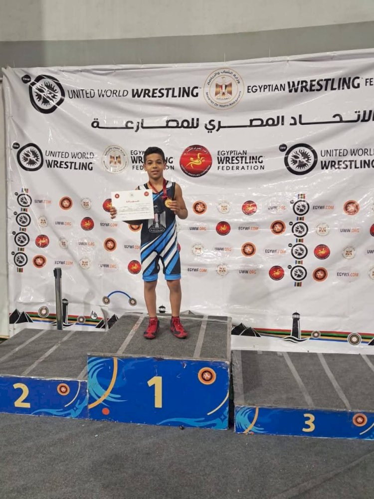 محافظ أسيوط يهنئ كريم وليد عبد الرحمن لفوزه بذهبية بطولة الجمهورية للمصارعة
