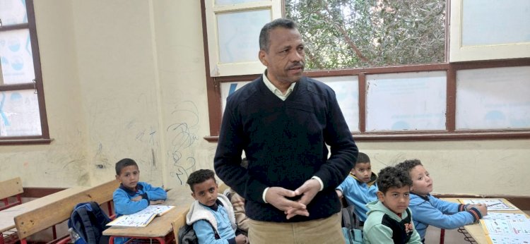 عبدالواحد  يتابع المدارس ويهنئ الطلاب والمعلمين ببداية الفصل الدراسي الثاني