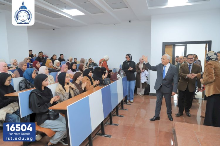 رئيس جامعة الريادة يتفقد العملية التعليمية  مع بداية الفصل الدراسي الثاني