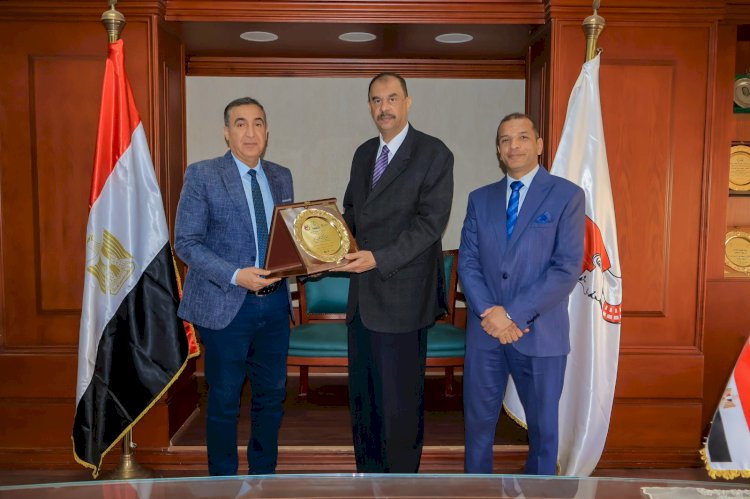 "سراج"  يستقبل "الاقنص" لمتابعة مركز التلقيح الصناعي بطهطا