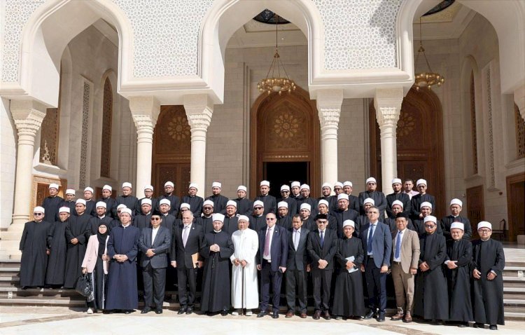 وزير الأوقاف يلتقي وفدًا من خيرة الأساتذة بالمعاهد والجامعات الإسلامية بإندونيسيا