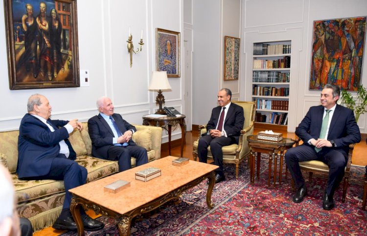 وزير الخارجية يستقبل أمين سر منظمة التحرير الفلسطينية