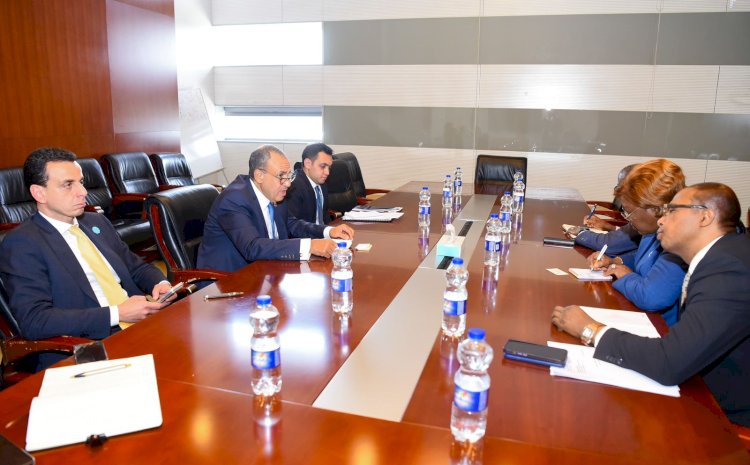 وزير الخارجية يلتقي نظيرته الإيفوارية لبحث سبل تعزيز العلاقات الثنائية والتعاون المشترك