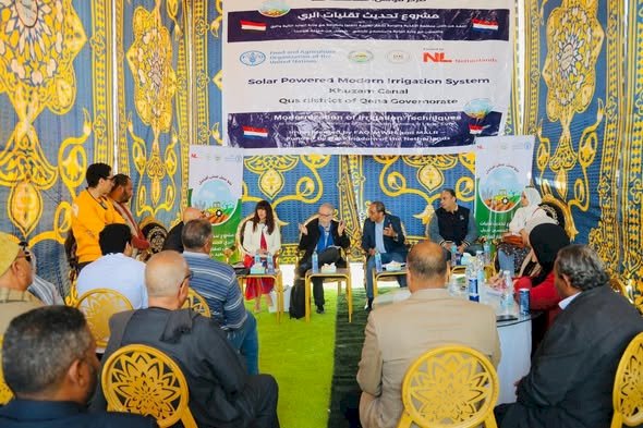 محافظ قنا يستقبل المقرر الأممي للمياه لتفقد مشروع تقنيات الري بقرية خزام بقوص