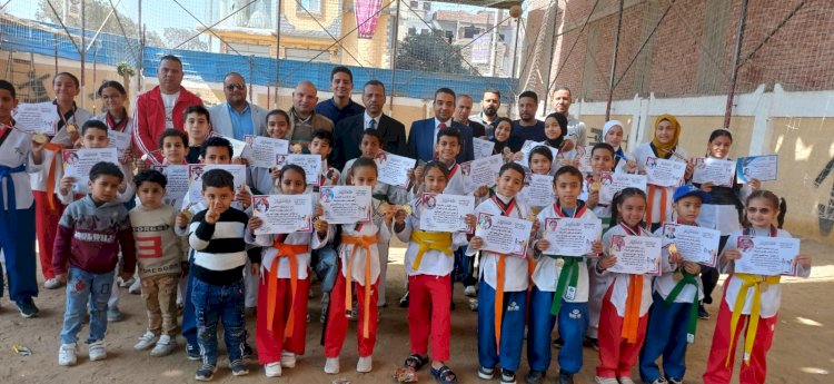 عبدالواحد يكرّم طلاب أبوتشت المتميزين في البطولات الرياضية على مستوى الجمهورية