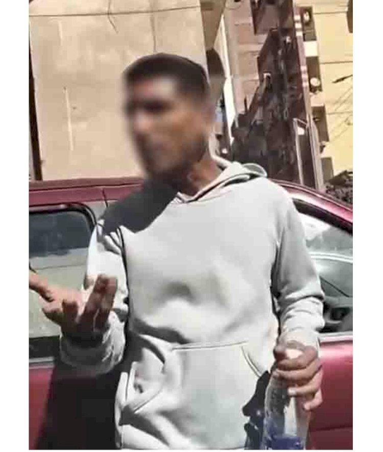 نكشف فيديو تحرش مواطن بالفتيات حال خروجهن من المدارس بأسيوط