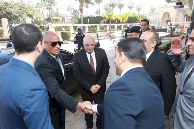 محافظ كفرالشيخ الجديد يصل الديوان العام ويباشر مهام منصبه