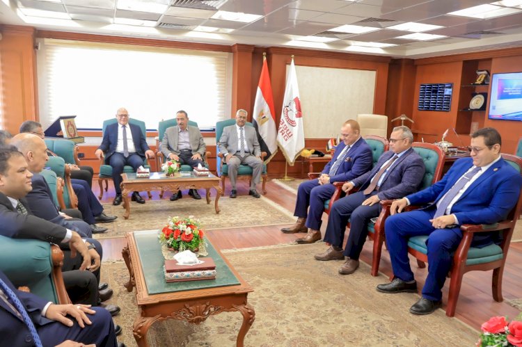 محافظ سوهاج يستقبل رئيس جامعة سوهاج للتهنئة بثقة القيادة السياسية