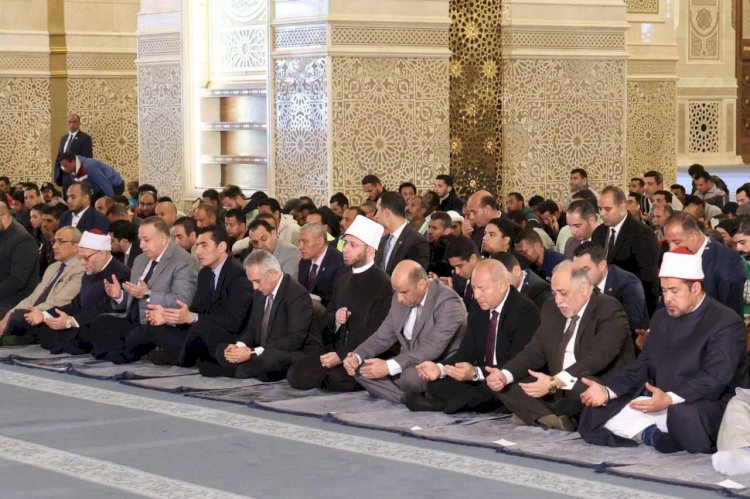 الوزراء يؤدون صلاة الجمعة بمسجد مصر الكبير بالعاصمة الجديدة