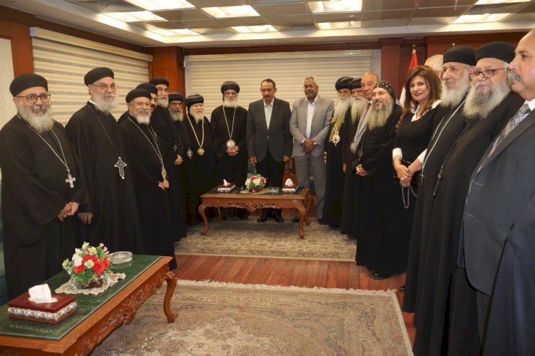 محافظ سوهاج يستقبل أصحاب النيافة الأساقفة والمطارنة لتقديم التهنئة