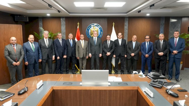 وزير البترول يشيد بنتائج أعمال شركة خدمات البترول البحرية