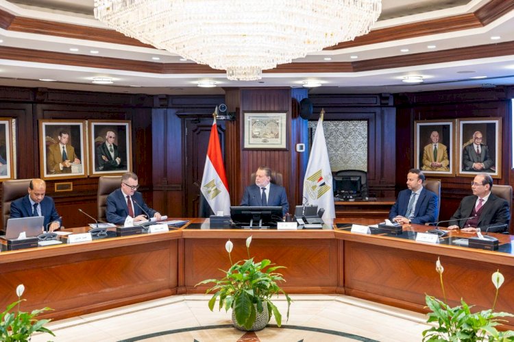 محافظ البنك المركزي ووزير التخطيط يناقشان جهود الدولة في تنفيذ خطة التنمية المستدامة