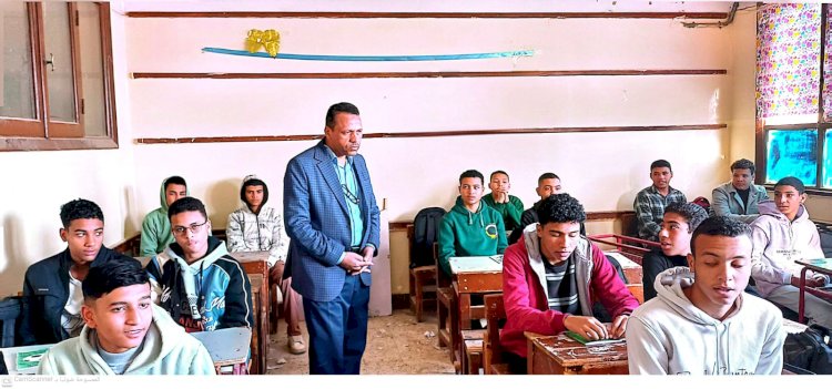 عبدالواحد يتفقد الثانوية العسكرية  بأبوتشت لمتابعة انتظام الدراسة فى شهر رمضان