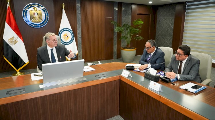 "بدوي" ميناء الحمراء البترولي يبدأ نشاط تخزين وتداول البترول الخام لحساب الغير