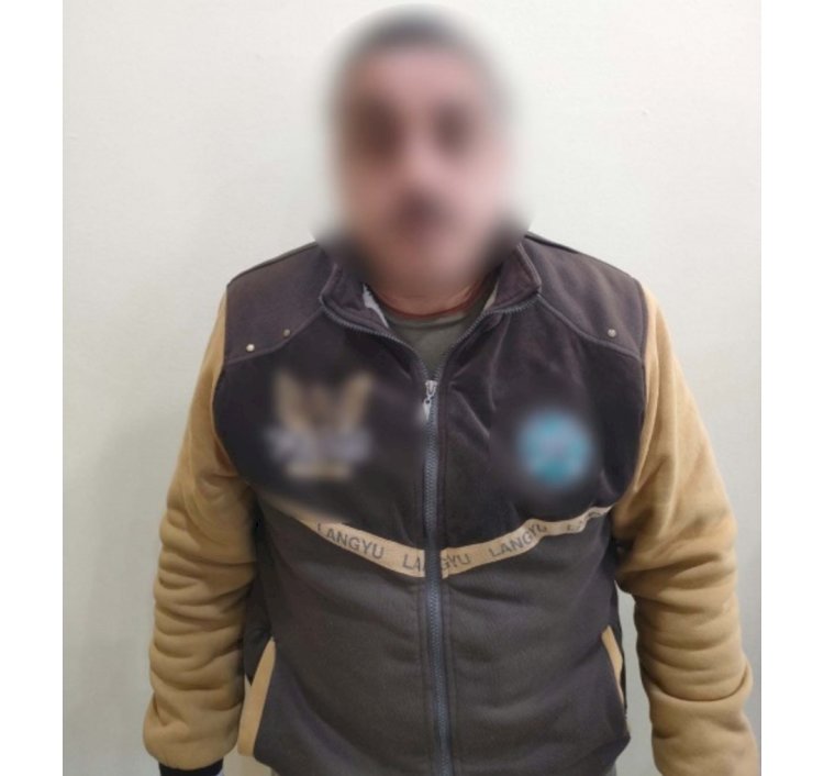 ضبط عاطل لانتحالة صفة موظف والتحصل علي مبالغ مالية من السائقين بالجيزة