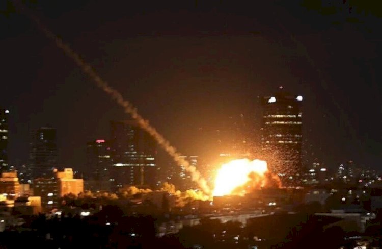 سقوط صاروخ في تل أبيب ووقوع خسائر فادحة وإسرائيل تتكتم