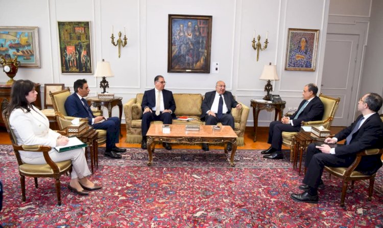 وزير الخارجية يلتقي رئيس اللجنة الوطنية لمكافحة ومنع الهجرة غير الشرعية