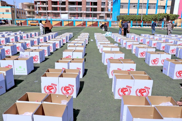 مؤسسة "هي "توزيع 1500 كرتونة مواد غذائية للأسر الأولى بالرعاية بسوهاج