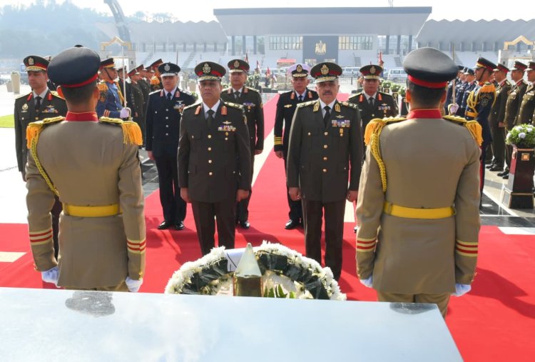 بمناسبة الاحتفال بيوم الشهيد.. الرئيس السيسى ينيب وزير الدفاع لوضع إكليل من الزهور على النصب التذكارى لشهداء القوات المسلحة