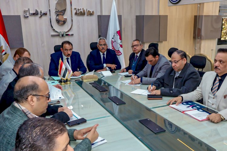 محافظ سوهاج يعقد اجتماعًا للجنة تقنين أراضي الدولة