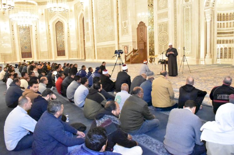 د.عبدالمالك  يؤكد امام الملتقي الفكري أن العشر الأواخر فرصة للعتق من النار