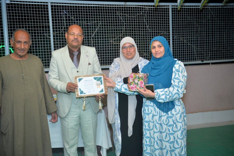 جمعية تنمية المرأة والأسرة بالرزيقات تكرم القيادات النسائية والسيدات المكافحات