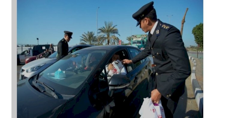 الداخلية تواصل توزيع الوجبات  بالشوارع واقامة مأدبات الإفطار بمناسبة شهر رمضان