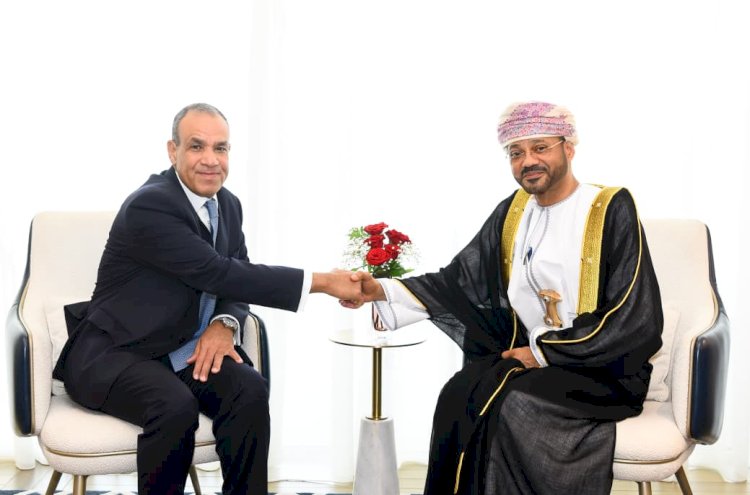 وزير الخارجية يلتقى مع نظيره العُماني فى مسقط ويتناول مسار التصعيد العسكري الراهن وسبل خفضه 