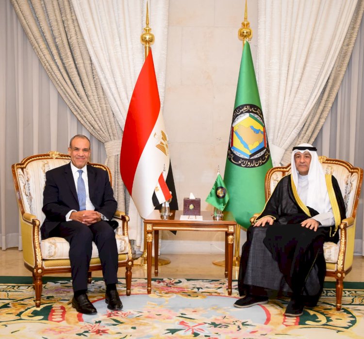 وزير الخارجية يعقد لقاءً مع أمين عام مجلس التعاون الخليجي بالرياض لبحث خفض التصعيد