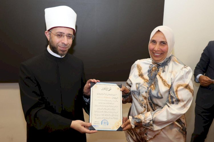 وزير الأوقاف يكرِّم الأمهات المثاليات بالوزارة