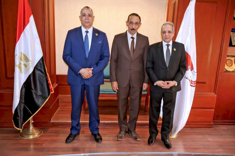 محافظ سوهاج يستقبل نقيب عام المحامين