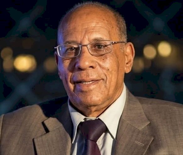 أ. د.أحمد درويش رمز من رموز الأدب والنقد " ملف شامل"