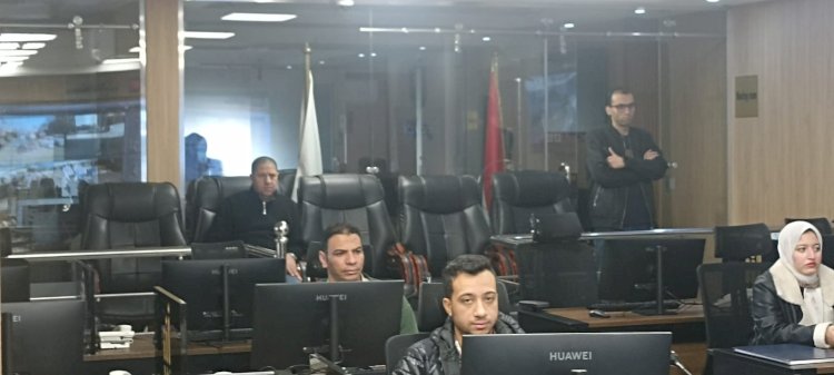 سكرتيرعام بني سويف يواصل متابعة سير العمل من داخل مركز السيطرة الموحدة