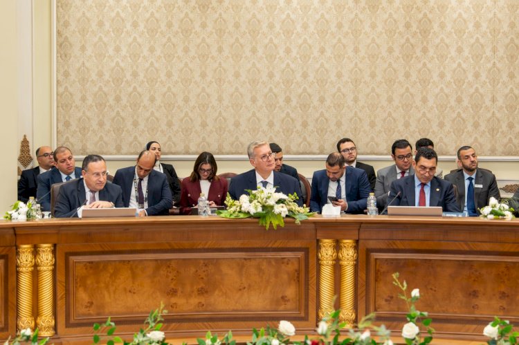 "بدوي وقنصوة وجوهر" يعقدون مائدة  لتمكين وتأهيل الكفاءات الشابة بقطاع الطاقة