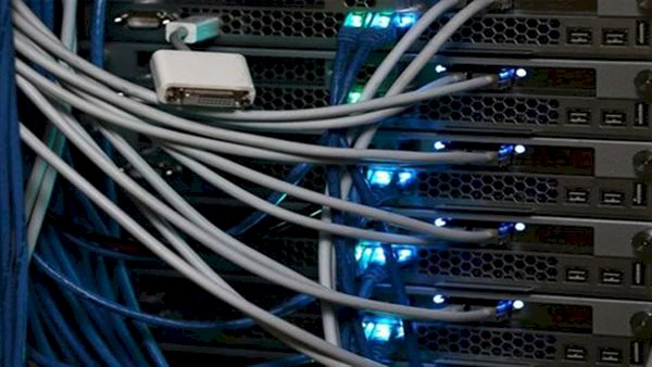 قطع الإنترنت ليلًا.. الحكومة تكشف الحقيقة
