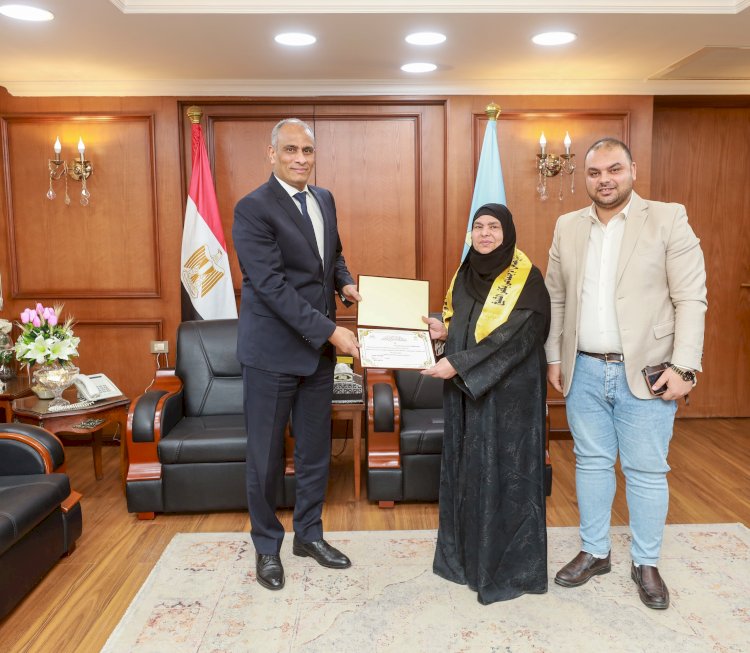 محافظ كفرالشيخ يكرم الأمهات المثاليات لعام 2026