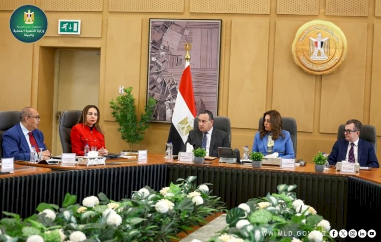 محافظ قنا يشارك في اجتماع متابعة "المبادرة الوطنية للمشروعات الخضراء الذكية"