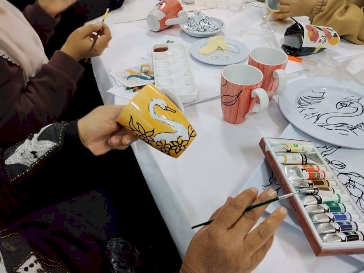 ورش الرسم على الخزف ضمن برامج أندية الفتاة بمراكز شباب كفر الشيخ