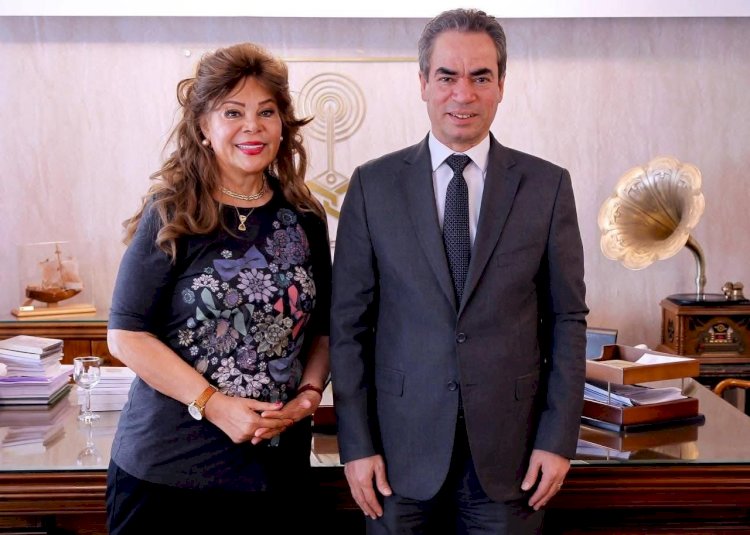 الفنانة صفاء أبو السعود تقدم نماذج مضيئة في البرنامج الإذاعي الجديد (الملهمون)