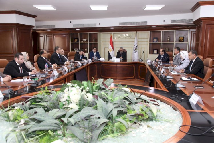 محافظ بني سويف يعقد لقاءً مع أعضاء مجلسي النواب والشيوخ