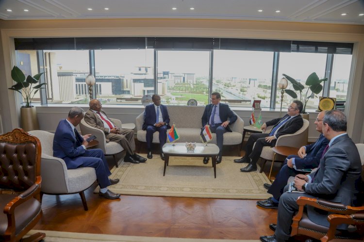 وزير الزراعة يبحث تعزيز التعاون مع المستشار الاقتصادي للرئيس الإريتري