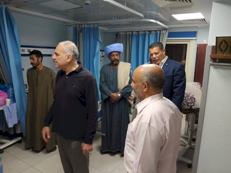 رئيس جامعة أسوان يتفقد مستشفى الباطنة التخصصي للاطمئنان على رعاية المرضي