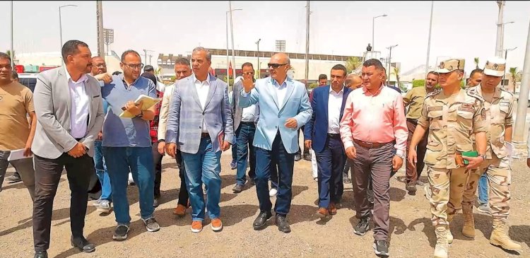 محافظ السويس يتفقد اصطفاف معدات الطوارئ لمواجهة الأزمات والكوارث