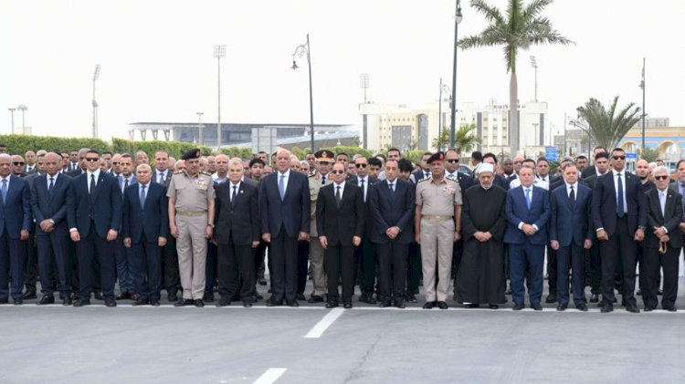 السيسي يتقدم مشيعي اللواء كمال مدبولي والد رئيس الوزراء