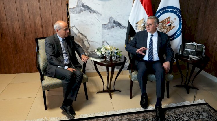 وزير البترول يبحث مع توتال إنرجيز عودتها للتوسع في استكشاف الغاز بمصر