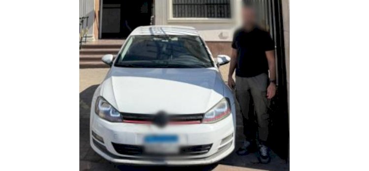 نكشف فيديو تعطيل الحركة المرورية بايقاف سياره أعلي شريط الترام بالإسكندرية