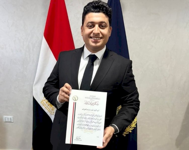وزير الداخلية يكرم النقيب عمرو حسن معاون مباحث مركز شرطة فاقوس
