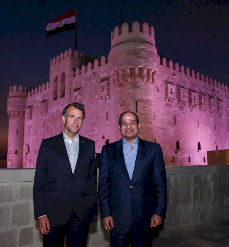 السيسي يرحب بماكرون خلال زيارته الإسكندرية
